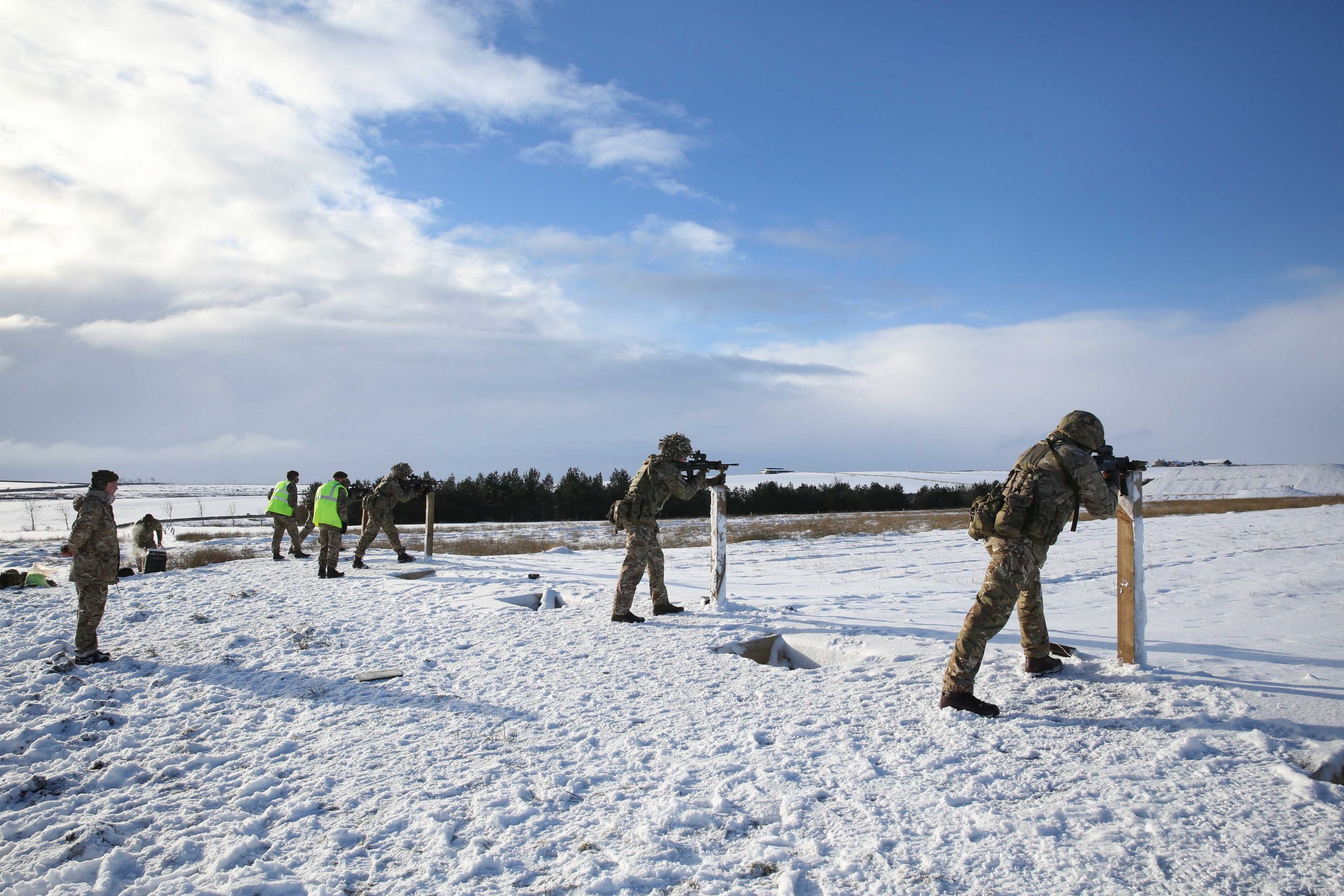 Reservists practice shooting at Battle Hill Range